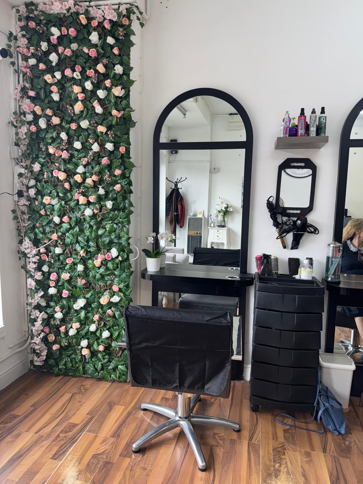 Sabi's Hair and Beauty Decor Sabi's Hair and Beauty Decor